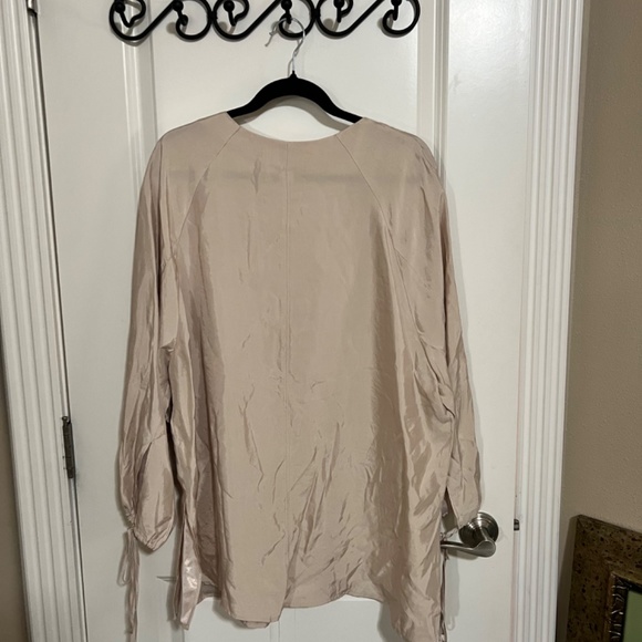 Satin tunic by H&M, blush, size large - Picture 4 of 9
